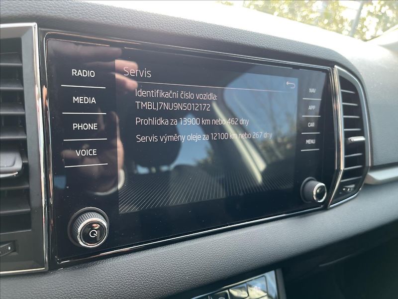 Škoda Karoq 2,0 TDi 110 4x4 DSG TAŽNÉ -DPH - fotka 19 z 47
