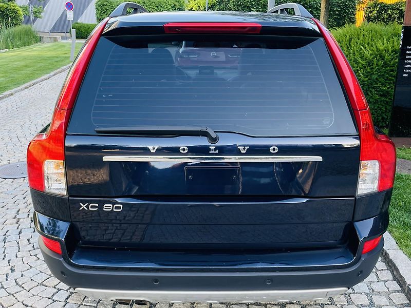 Volvo XC90 2.4D5 136KW 4x4 AUT SERVISKA - fotka 13 z 42