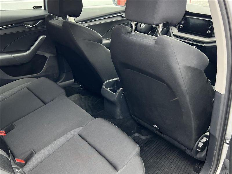 Škoda Octavia 2,0 TDI 85kW Active Combi - fotka 18 z 23