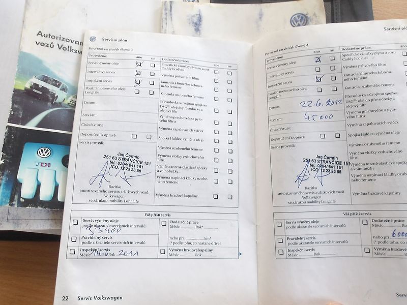 Volkswagen Caddy 1,4i ČR 1.MAJITEL !!! - fotka 35 z 37