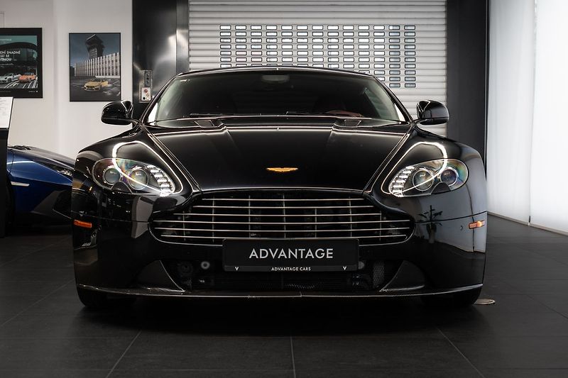 Aston Martin Vantage S - fotka 2 z 18