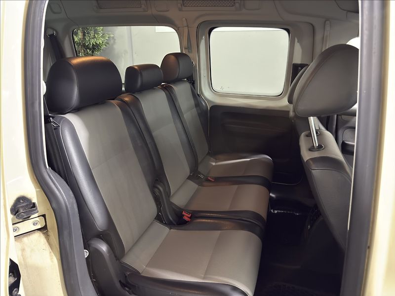 Volkswagen Caddy 1,6   TDI MAXI 7 MÍST SERVIS - fotka 14 z 20