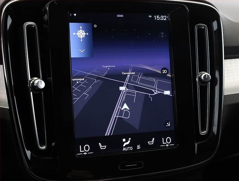 Volvo XC40 (2021) B4 - fotka 13 z 17