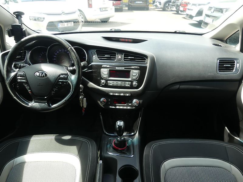 Kia Ceed (2014) 1,6 CRDi - fotka 12 z 22