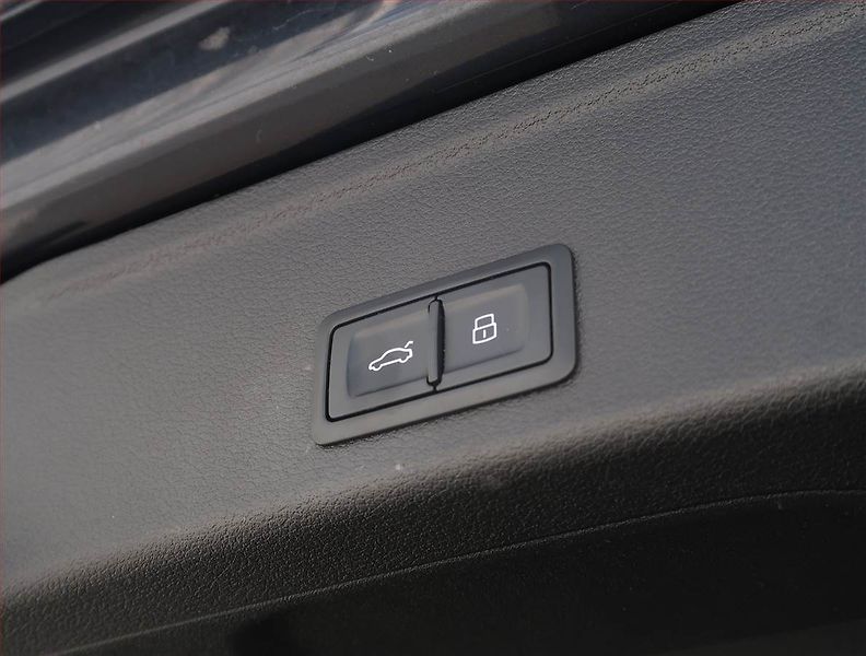 Audi A4 (2017) 2.0 TDI, Automat, Serv.kniha - fotka 16 z 23