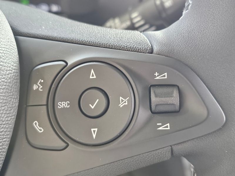 Opel Corsa Electric GS 156 k - fotka 9 z 28