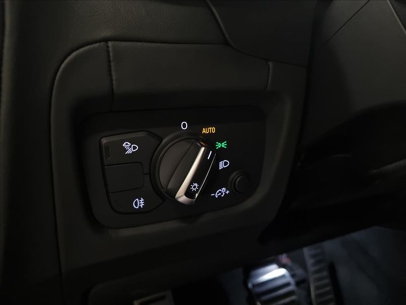 Audi R8 5,2 FSI V10 plus QUATTRO Ceram - fotka 24 z 41