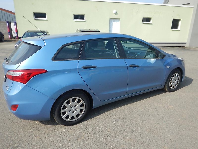Hyundai i30 1.4 CRDi 66 kw tažné - fotka 6 z 15