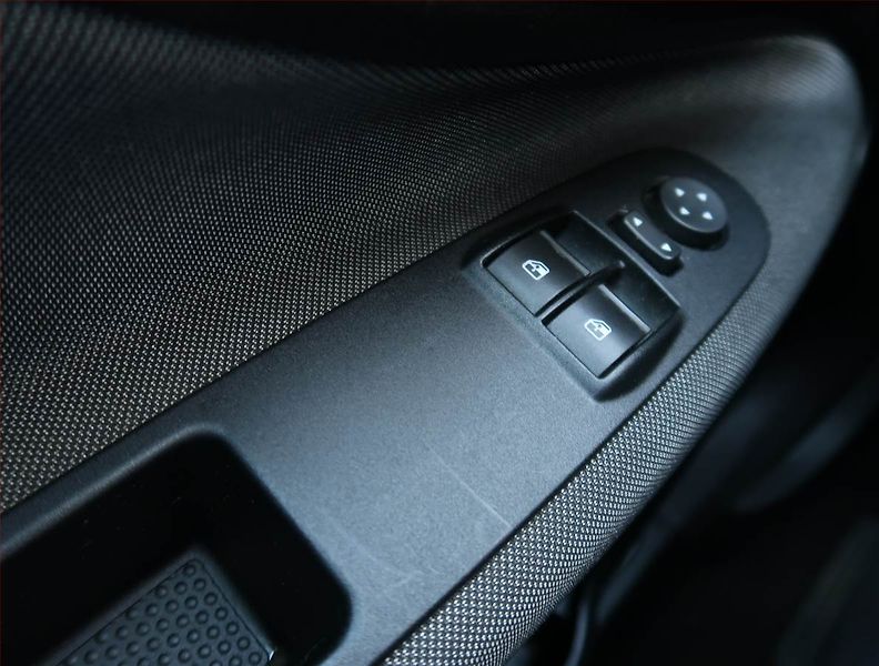 Fiat Punto Evo (2010) 1.2, nová STK, jezdí dobře - fotka 15 z 15