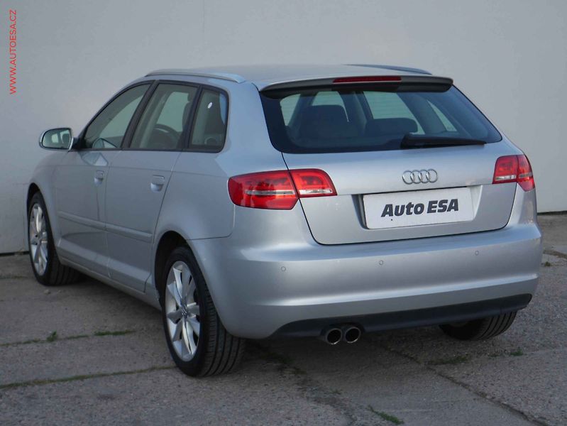 Audi A3 (2011) 2.0 TDi Sportback, Xenon, AC - fotka 4 z 15