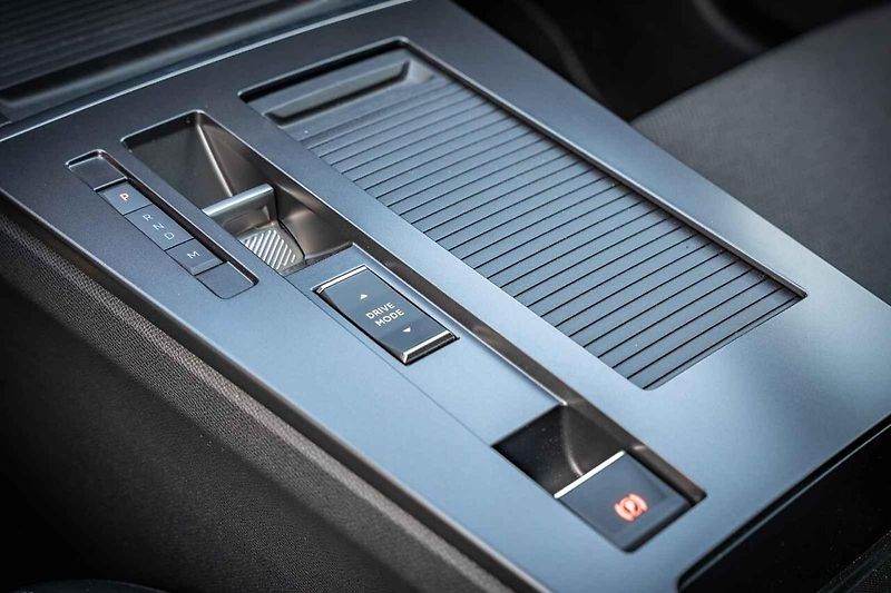 Opel Astra v modernizované podobě jsme projeli po středočeských vozovkách.