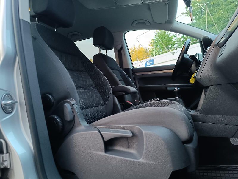Volkswagen Touran 1.4 TSI/103kW, 7 MÍST, comfort - fotka 13 z 38