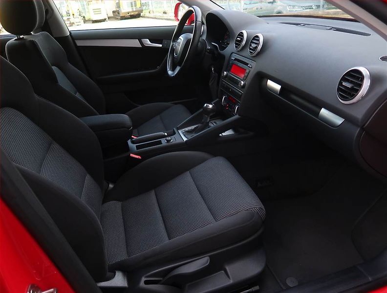 Audi A3 (2012) 1.2 TFSI, Automat, Serv.kniha - fotka 9 z 17