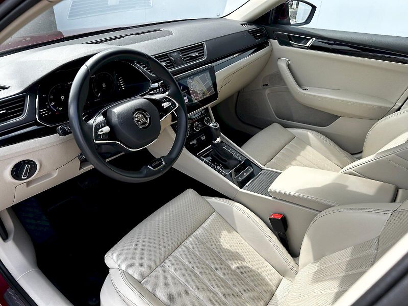Škoda Superb (2023) Combi 2.0 TDI 147kW 4x4 DSG L& - fotka 25 z 35