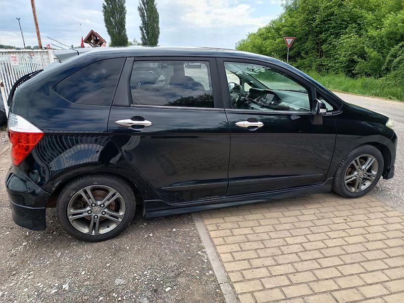 Honda FR-V (2005) 2.0i 110kv 6 mist - fotka 18 z 34