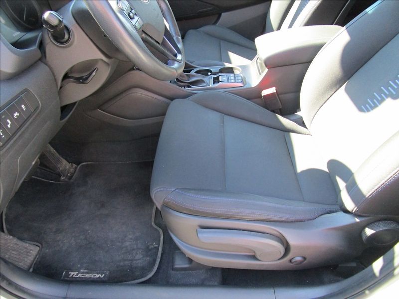 Hyundai Tucson 2.0CRDi 4WD, automat - fotka 15 z 47
