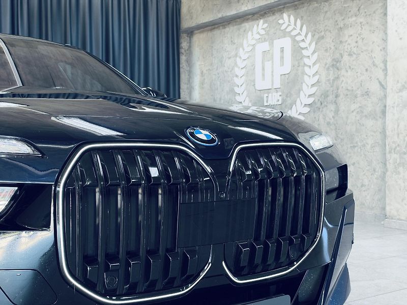 BMW Řada 7 (2023) 750e*ZÁRUKA*TV*MAX.VÝBAVA - fotka 5 z 46