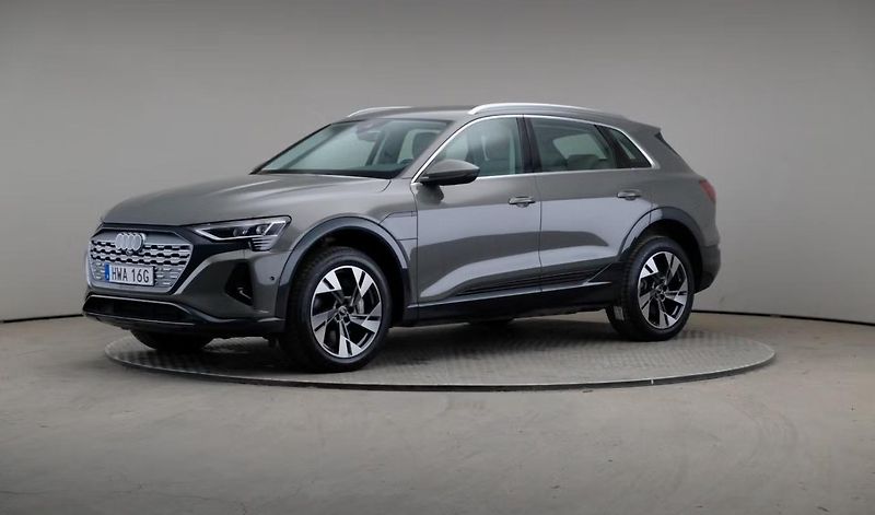 Audi Q8 e-tron 55 Quattro Kam. Bílý interiér - fotka 1 z 27