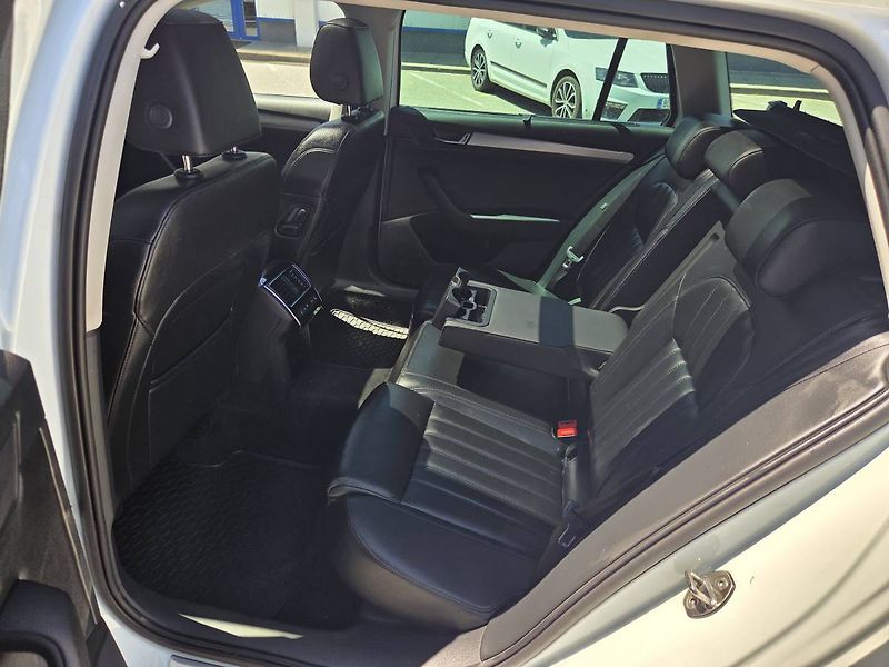 Škoda Superb (2015) 1.4 TSI Style Plus - fotka 43 z 53
