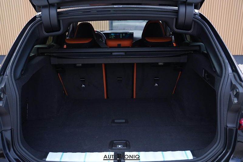 BMW M3 (2026) Competition Touring xDrive H&K - fotka 18 z 29