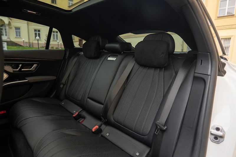Mercedes-Benz EQS 450+ AMG Pano HuD 360 Venti - fotka 16 z 48