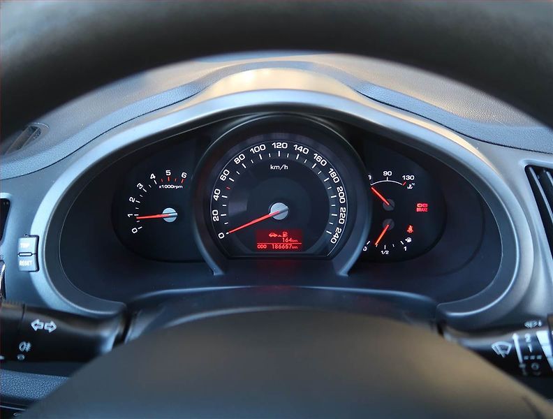 Kia Sportage (2011) 1.7 CRDi, Tempomat - fotka 11 z 17