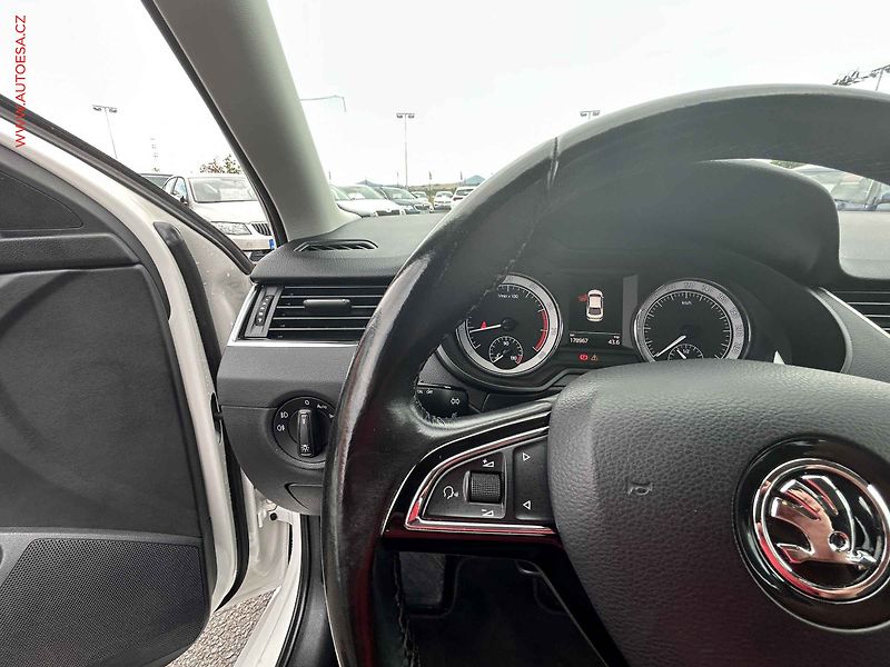 Škoda Octavia (2018) 1.8 TSi, 1.maj,ČR, Elegance - fotka 18 z 19