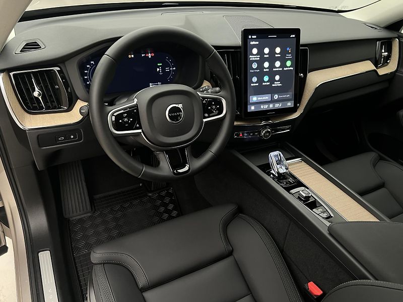 Volvo XC60 T6 AWD BRIGHT PLUS CZ 1.maj. - fotka 4 z 47