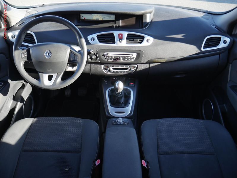 Renault Scénic (2009) 1.9 DCi, AAC, tempo - fotka 8 z 17
