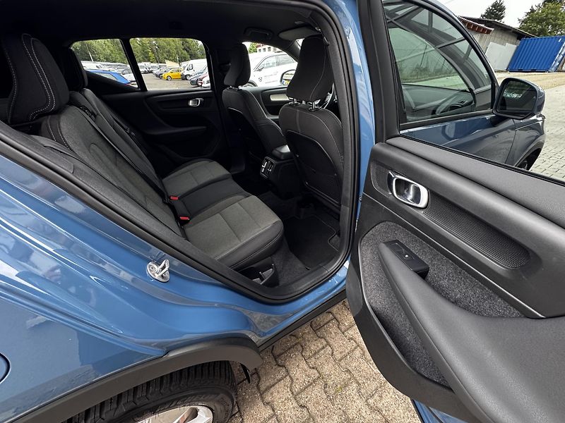 Volvo XC40 T2 FWD MOMENTUM // 1. maj. - fotka 21 z 41