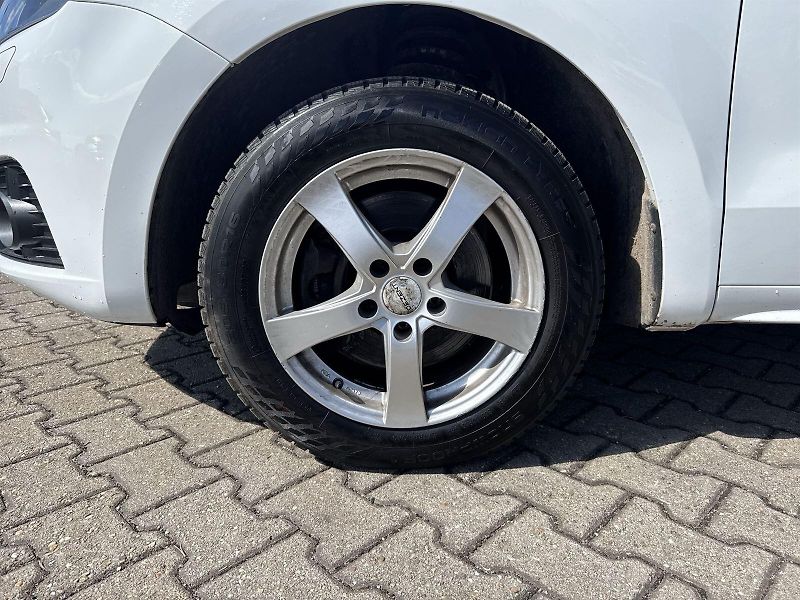 Seat Alhambra (2014) 2.0 TDI DSG Style - fotka 27 z 31