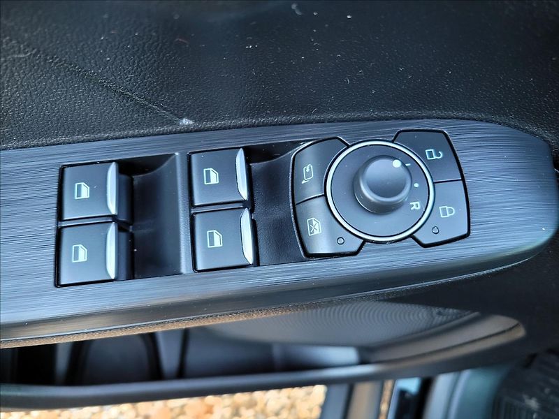 Ford Kuga 2,5 PHEV,ST-line X,kůže,Led - fotka 38 z 50