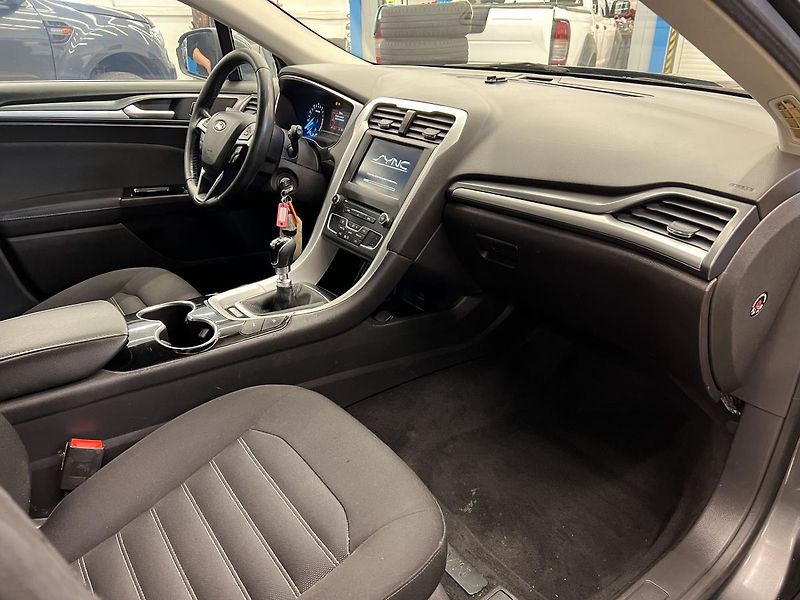 Ford Mondeo 1.5 Ti-VCT 118 kW - fotka 16 z 20