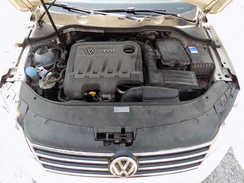 Volkswagen Passat 2,0 TDI 130 KW ALCANT. VÝHŘEV - fotka 38 z 61