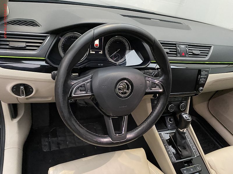 Škoda Superb (2015) 2.0 TDi 4x4, DSG, navi, bixen - fotka 13 z 20