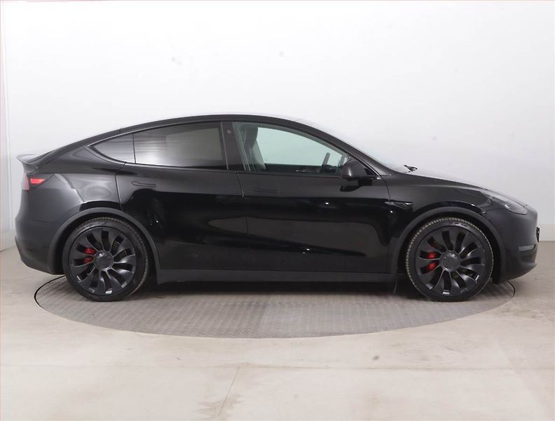 Tesla Model Y (2022) Performance 79kWh, SoH 92% - fotka 6 z 22