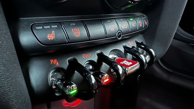 Mini Ostatní KABRIOLET / JOHN COOPER WORKS - fotka 33 z 52