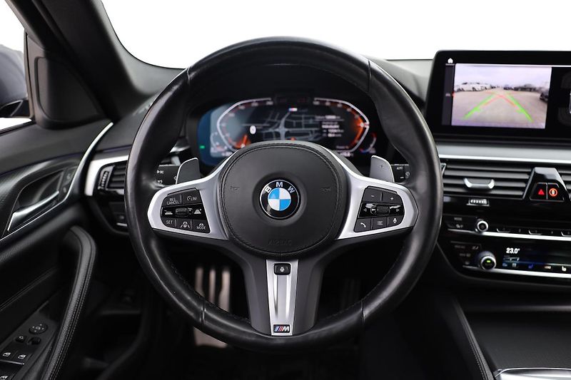 BMW Řada 5 530d xDrive Touring - fotka 12 z 14