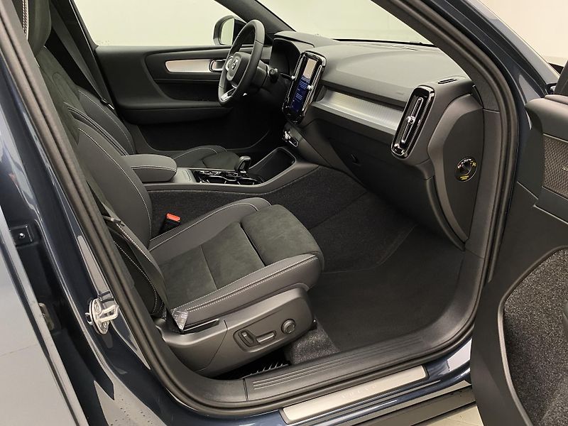 Volvo XC40 (2026) B3 AUT DARK ULTRA  - fotka 23 z 63