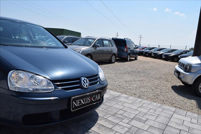 Volkswagen Golf 1,4 i 59KW NOVÁ STK ALU KLIMA - fotka 13 z 46