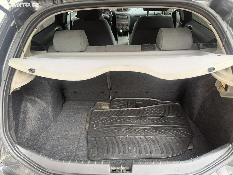 Alfa Romeo 147 (2005) 1.6i, 77kw L+Z pneu - fotka 12 z 19