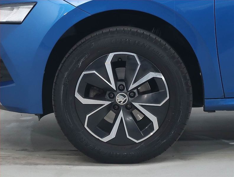 Škoda Kamiq (2022) 1.0 TSI, Serv.kniha, Tempomat - fotka 14 z 19