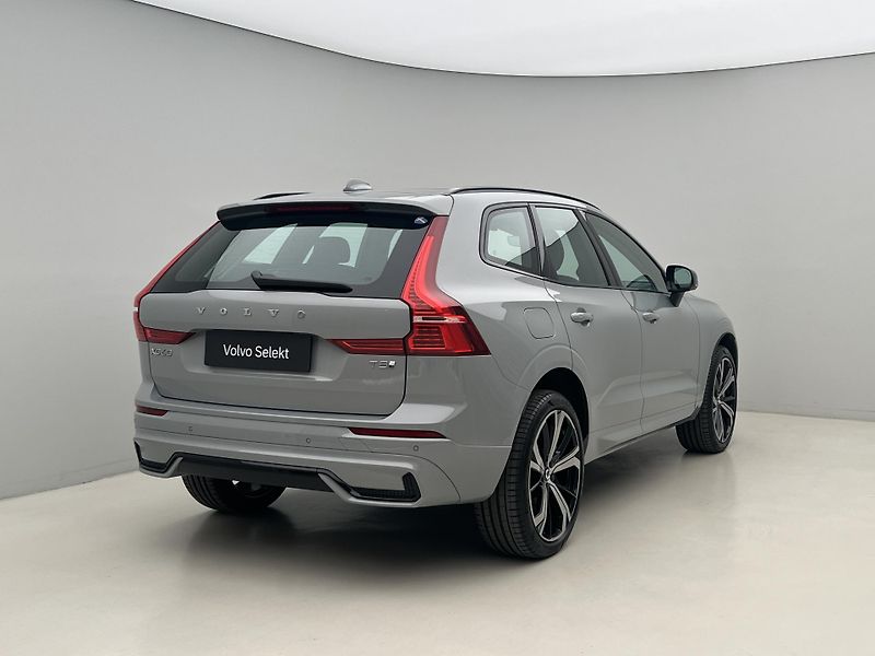Volvo XC60 T8 AWD ULTRA DARK AUT CZ - fotka 13 z 47