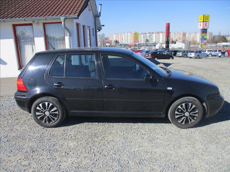 Volkswagen Golf 1,6 i,klimatizace,ABS, - fotka 4 z 29