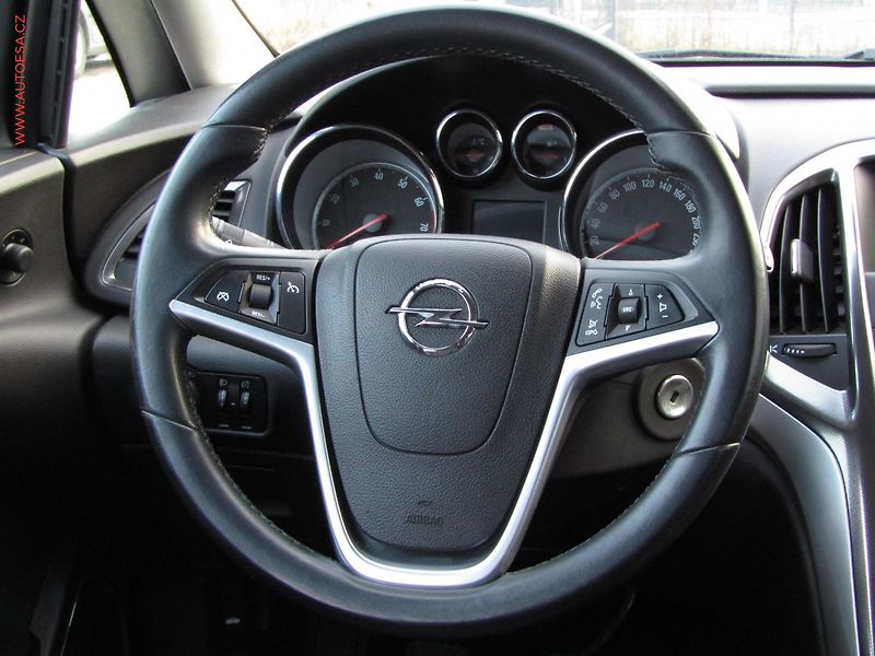 Opel Astra (2010) 1.4i, 2.maj,ČR, AC, navi - fotka 11 z 17