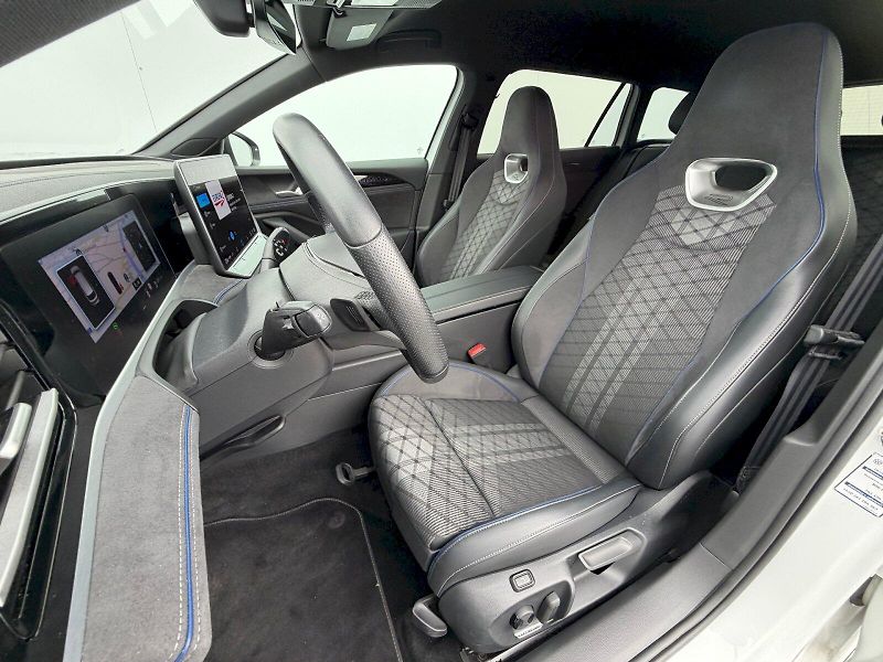 Volkswagen Passat (2024) 2.0 TDI 110 kW R-LINE - fotka 6 z 35