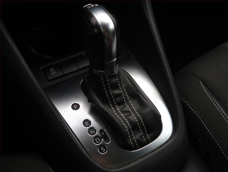 Volkswagen Golf (2013) Comfortline 2.0 TDI, Automat - fotka 13 z 20