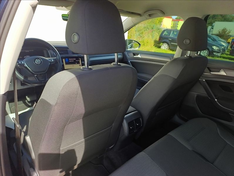 Volkswagen e-Golf 0,0 100kW,tep.čerpadlo,Navi,LE - fotka 24 z 35