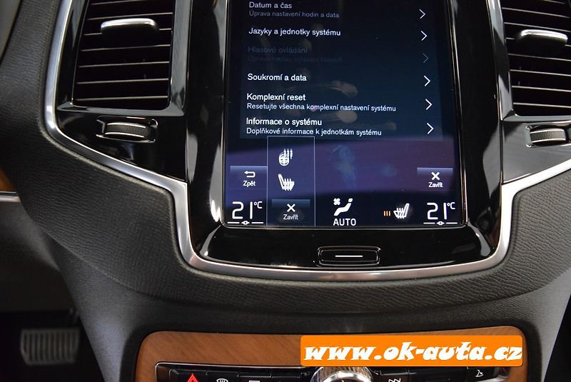 Volvo XC90 2.0 B5 AWD 7 MÍST KAMERA 360°  - fotka 55 z 71