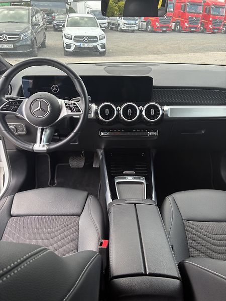Mercedes-Benz GLB (2024) 200d 4MATIC - fotka 11 z 15